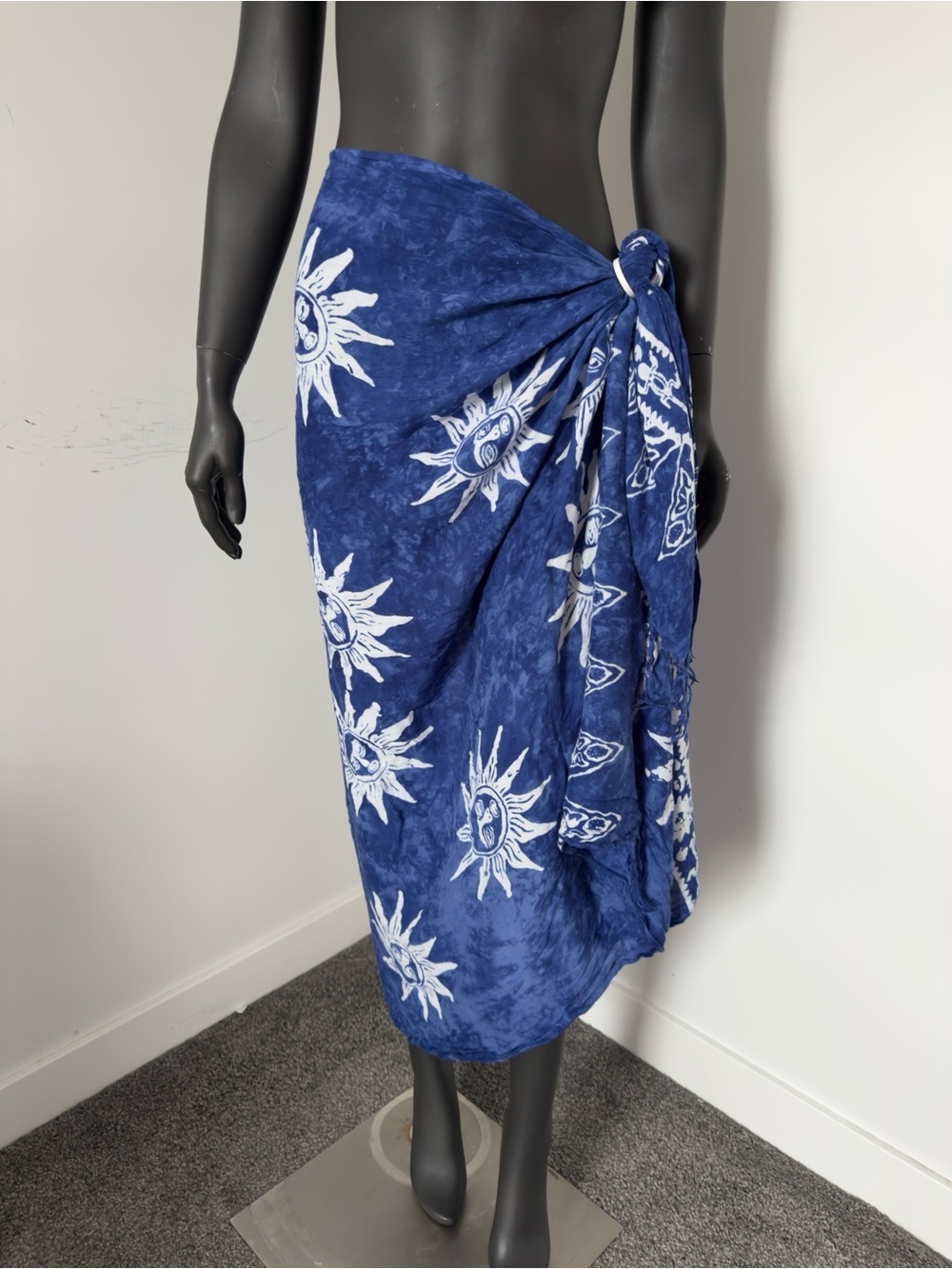 213. Blue Sun Motif Beach Sarong Wrap 68X43.5 - Picture 1 of 7